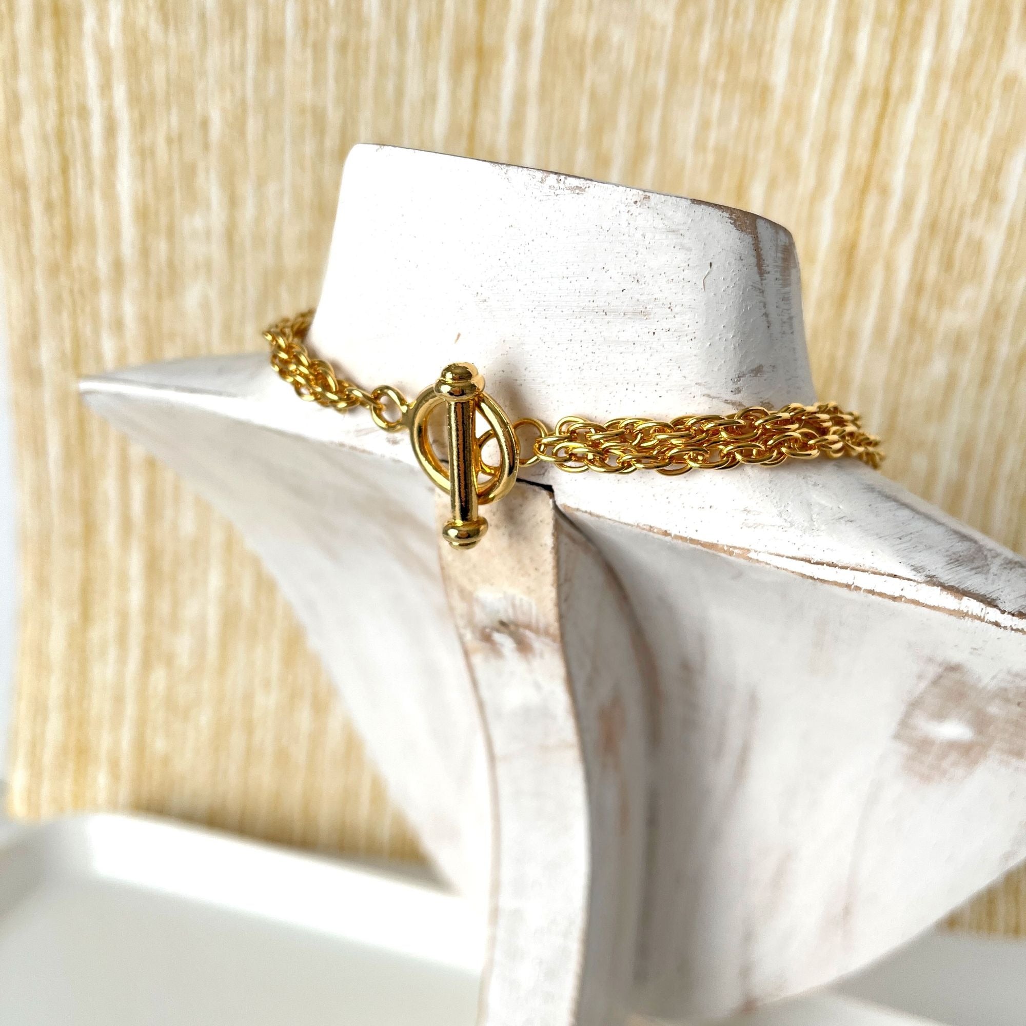 Unusual Vintage 80s Gold Tone and White Glass Stone Necklace