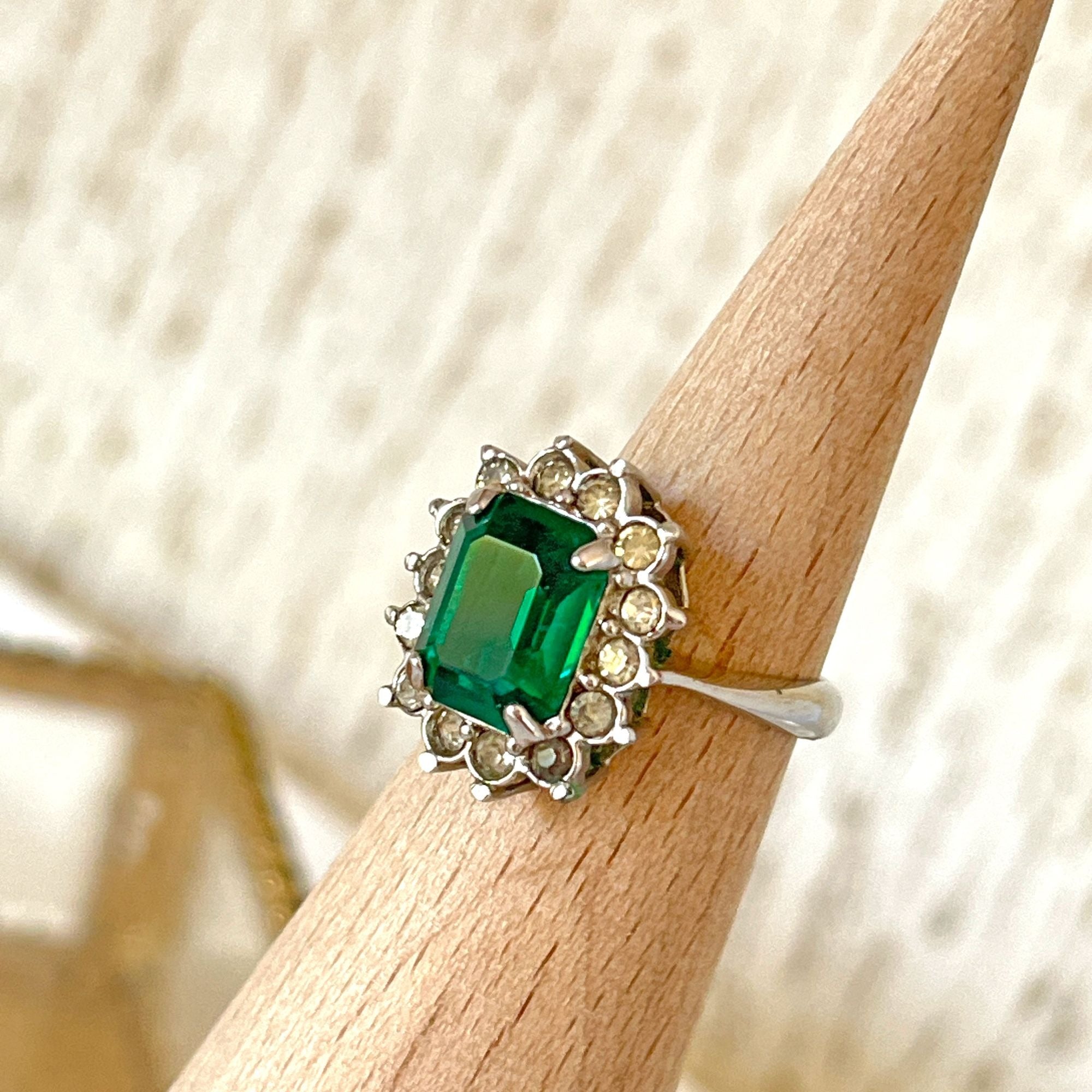 Super Pretty Vintage Emerald Green Rhinestone Ring Sarah Coventry