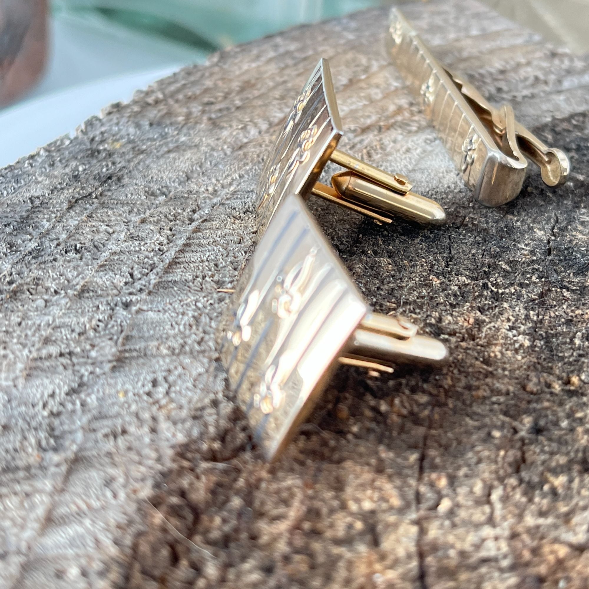 Vintage Fleur di Lis Chatelaine Swank Gold Tone Cufflink Tie Bar Set 1960s