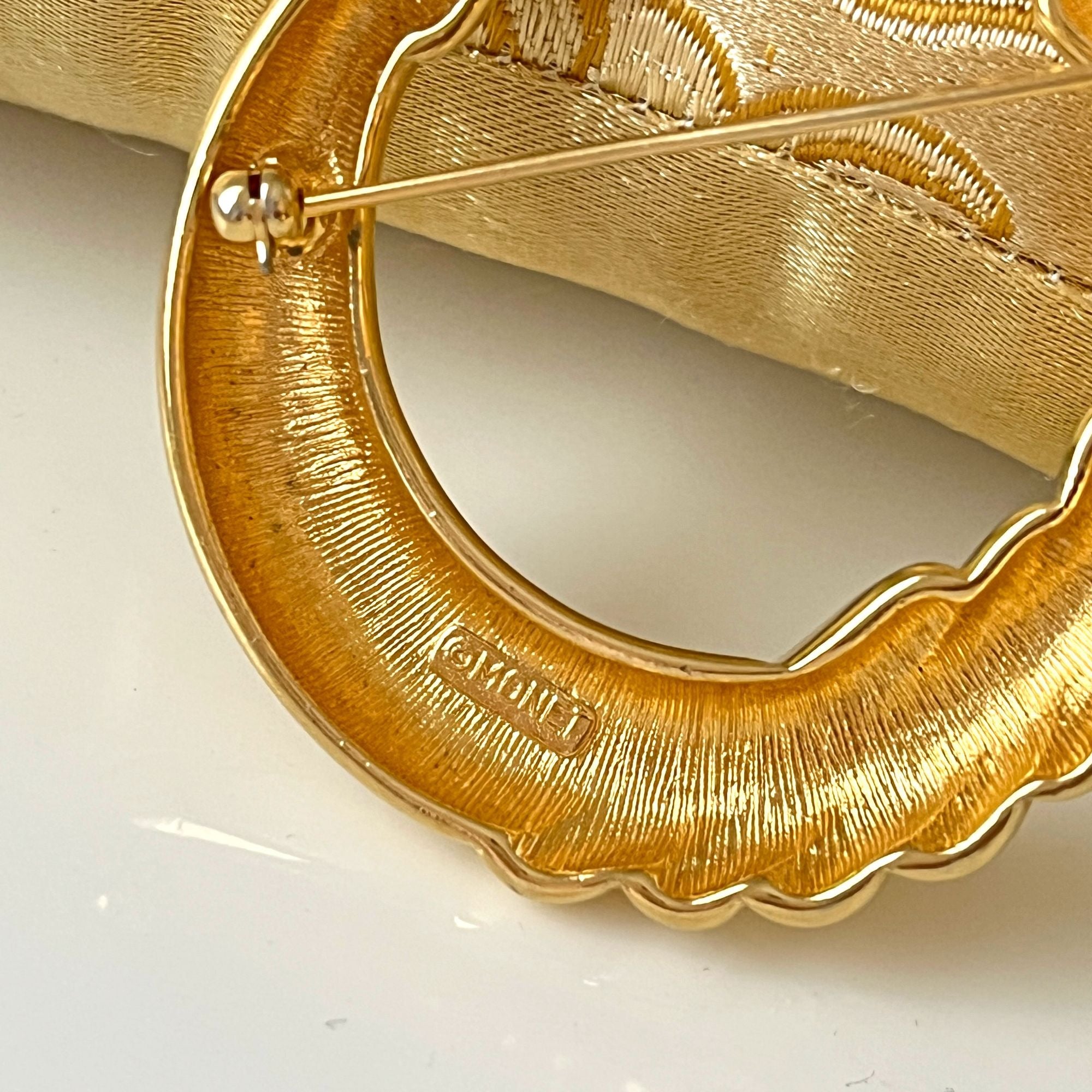 Vintage Monet Wreath or Circle Brooch Pin Gold Tone
