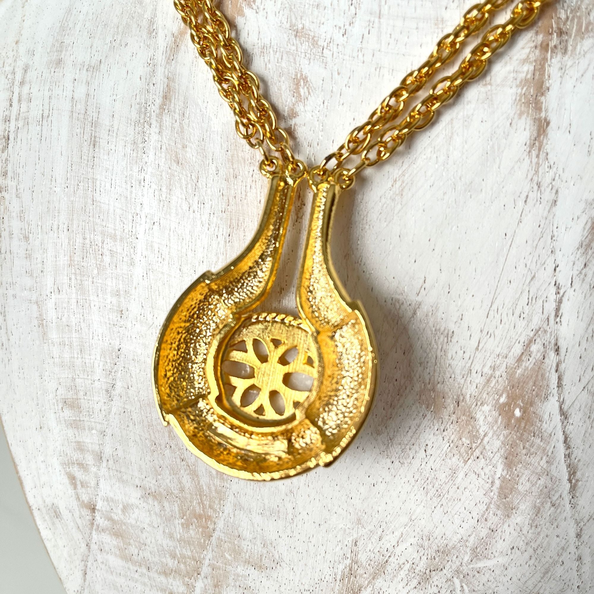Unusual Vintage 80s Gold Tone and White Glass Stone Necklace