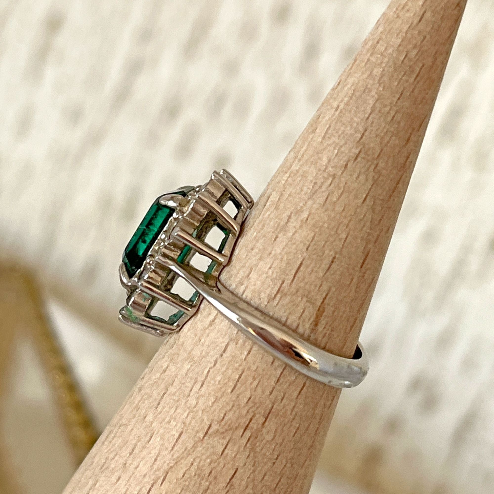Super Pretty Vintage Emerald Green Rhinestone Ring Sarah Coventry