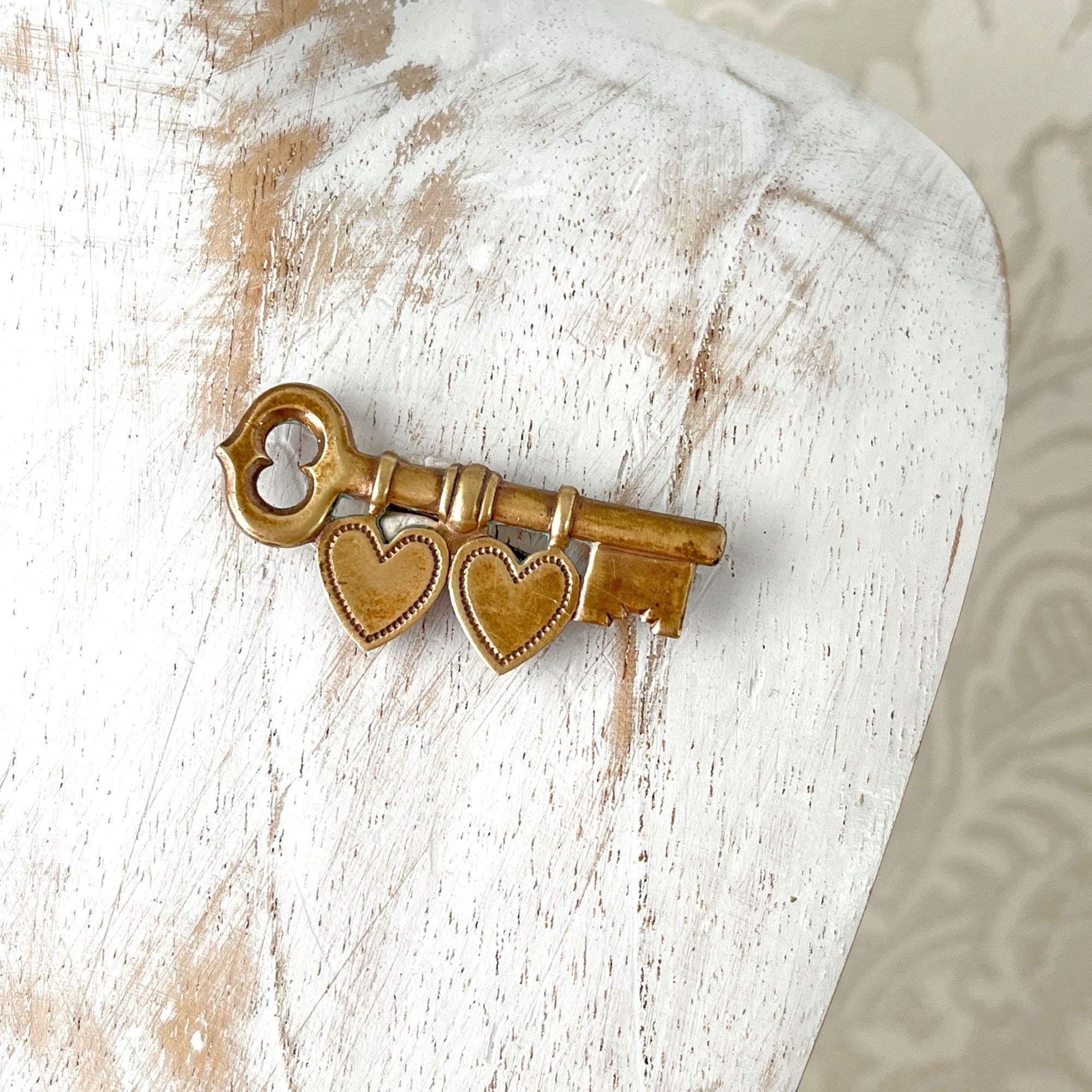 Vintage Skeleton Key Heart Brass Brooch Pin 1940s