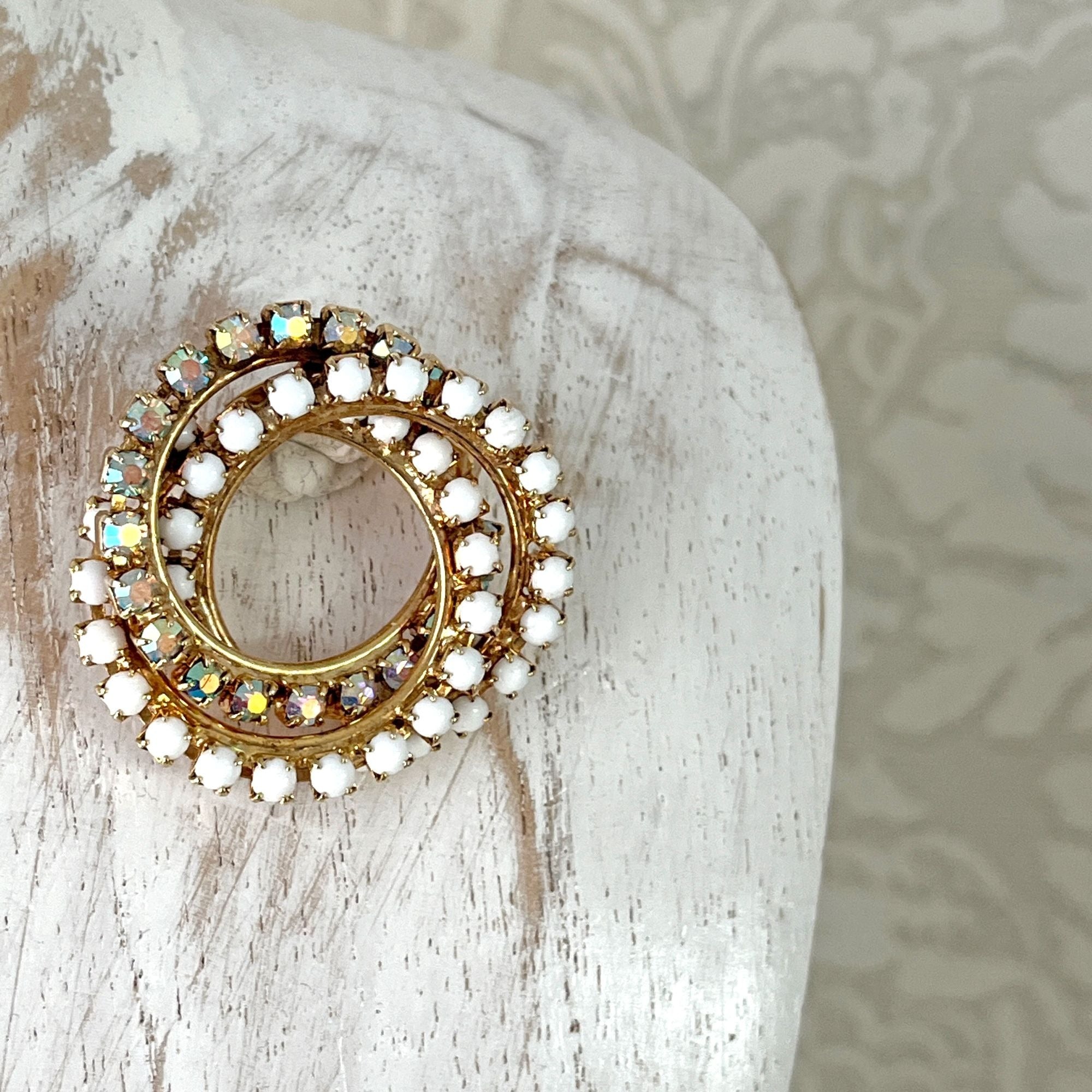 Vintage Intertwining Circle Aurora Borealis Rhinestone Milk Glass Brooch Pin