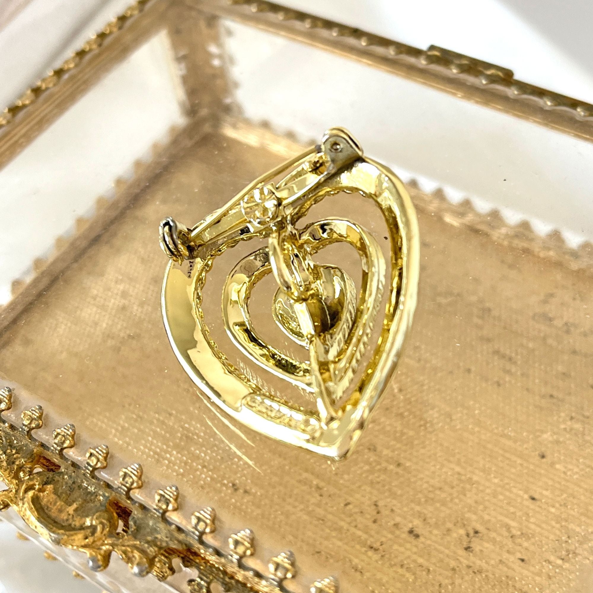 Pretty Vintage Gold Tone Heart Brooch Pin Signed Gerry's