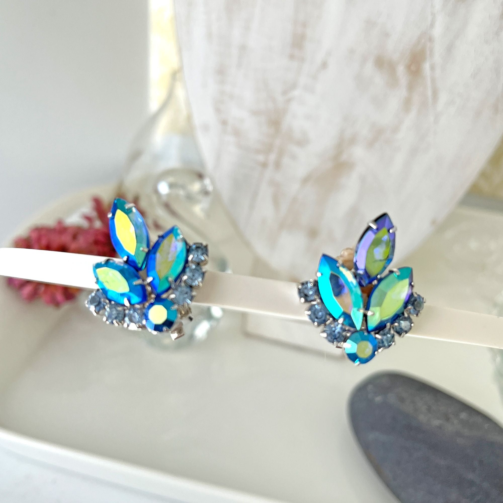 Vintage Deep Blue Aqua Aurora Borealis Rhinestone Clip Earrings WOW