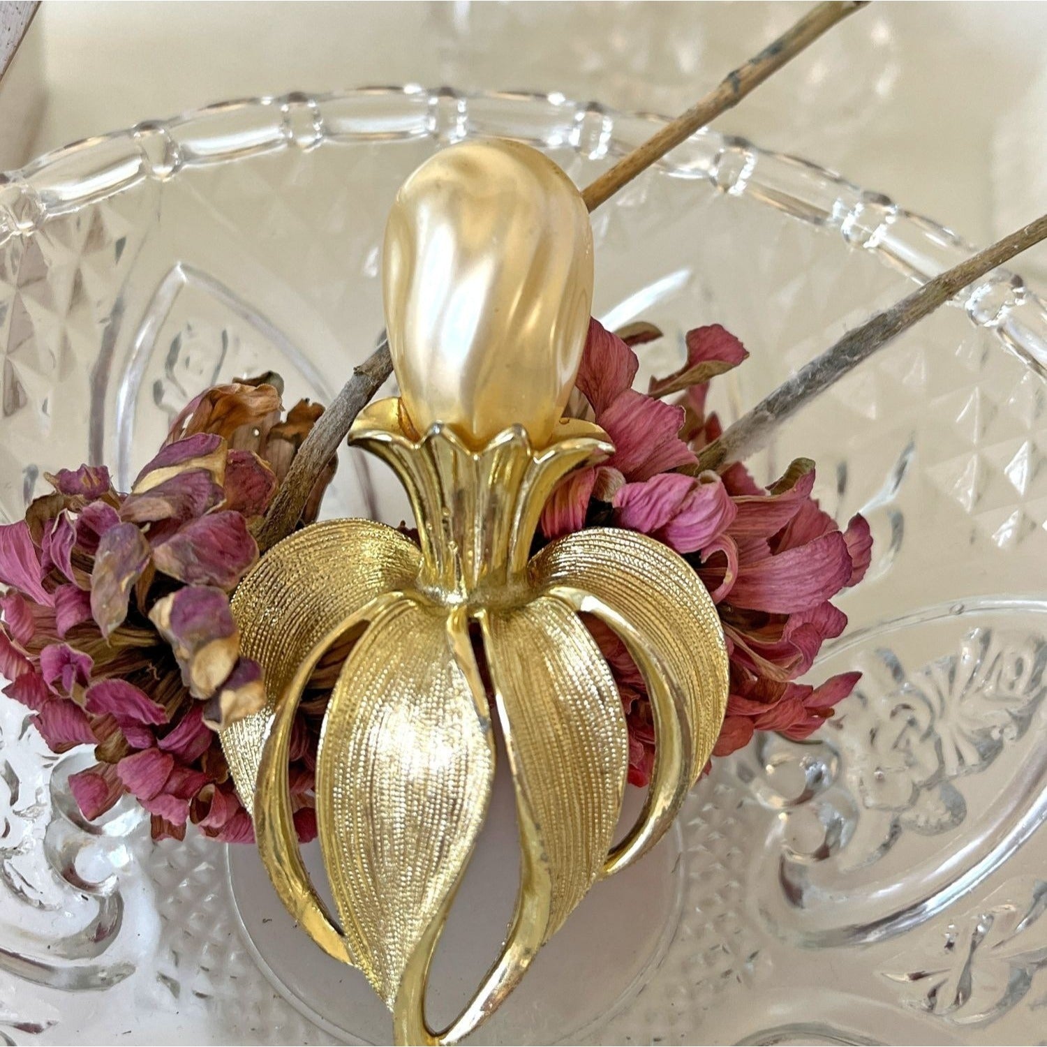 Enormous Gorgeous Statement Flower Faux Pearl Gold Tone Brooch Sarah Coventry