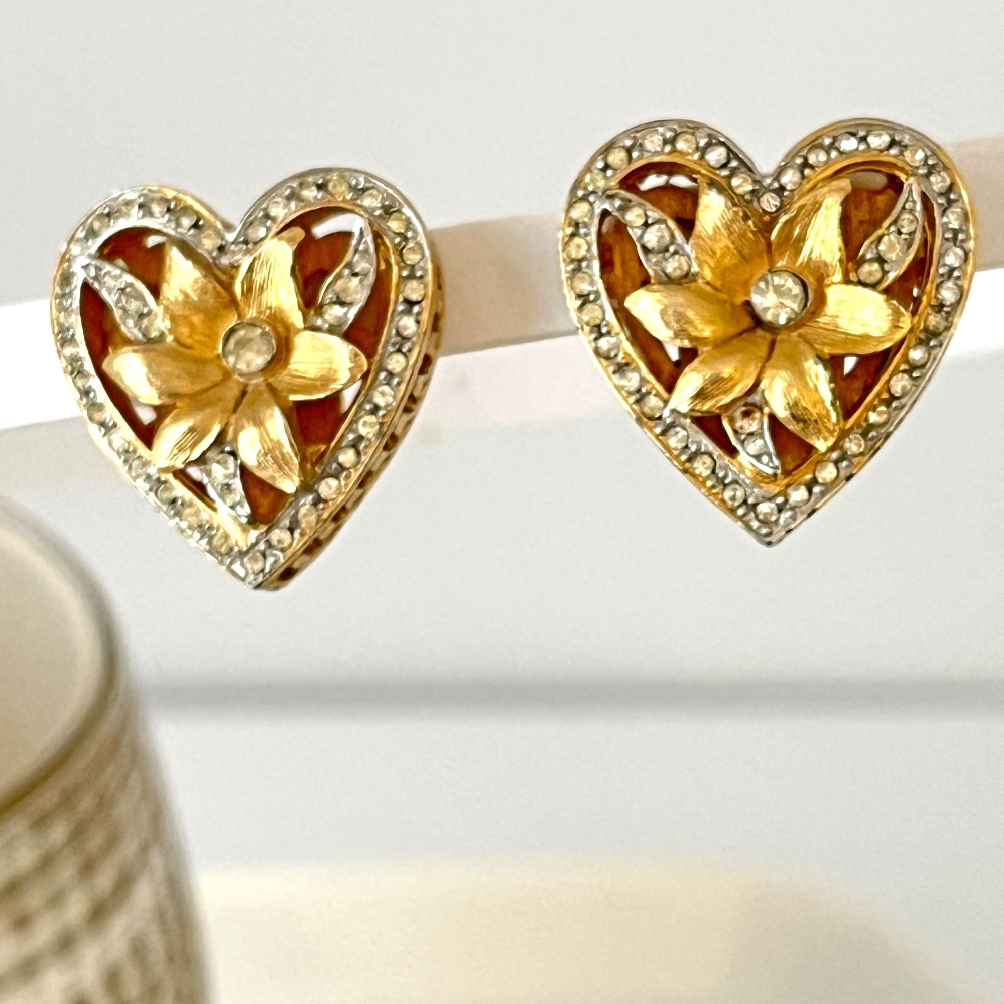 Gorgeous Vintage Floral Heart Clip On Gold Tone Rhinestone Earrings