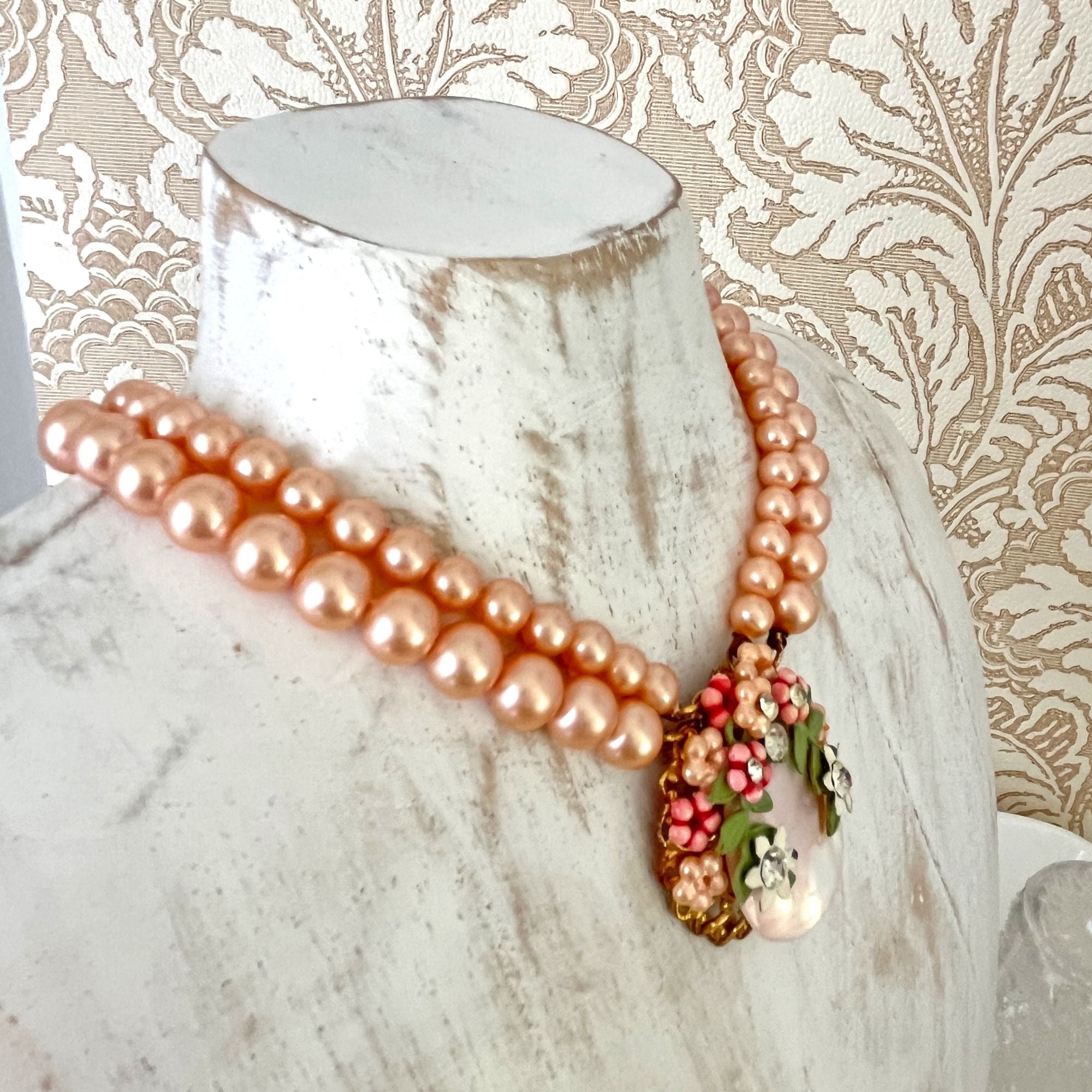 Pretty Vintage Ultra Romantic Pink Pearl and Mother of Pearl Necklace