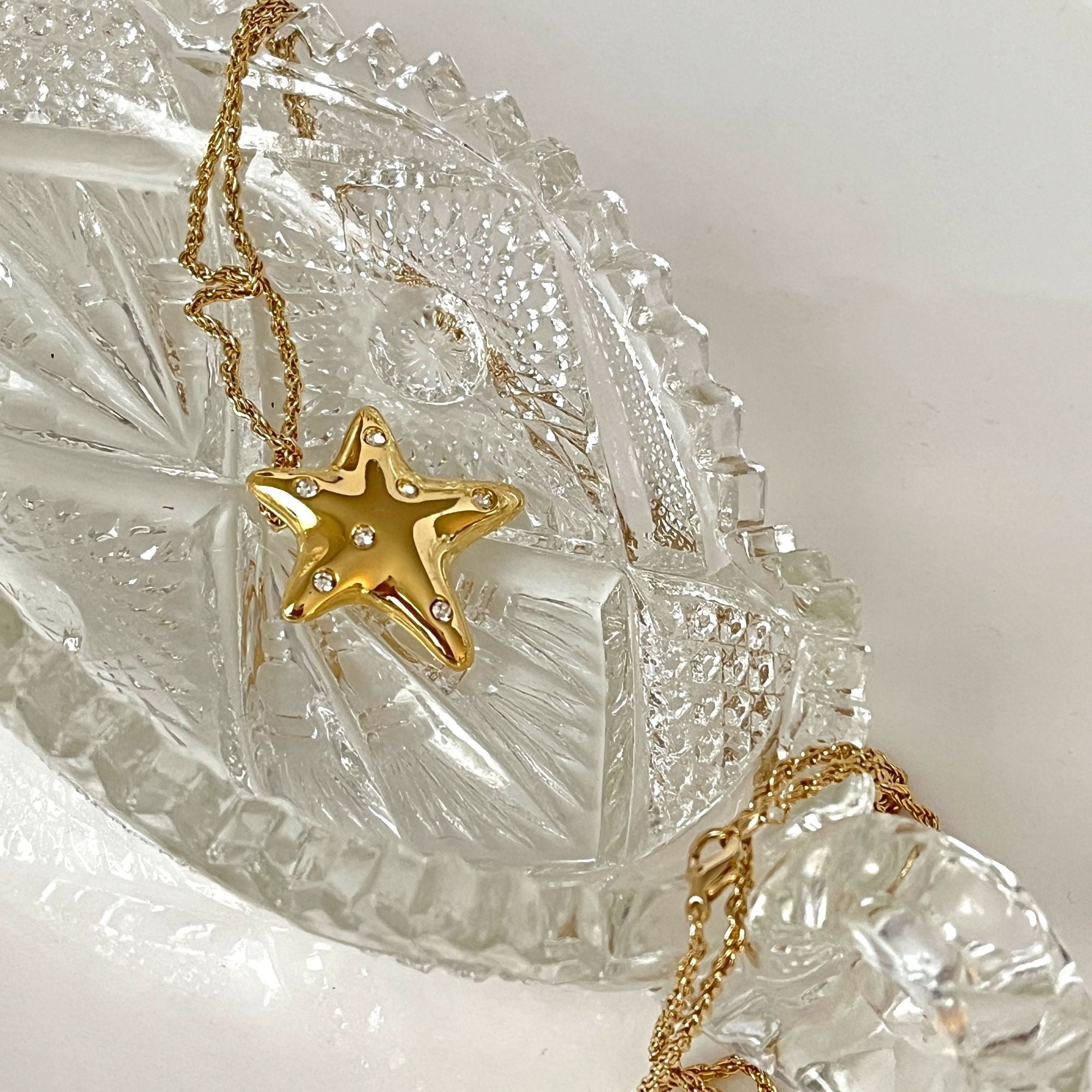 Vintage Gold Tone Star with Rhinestone Pendant Necklace