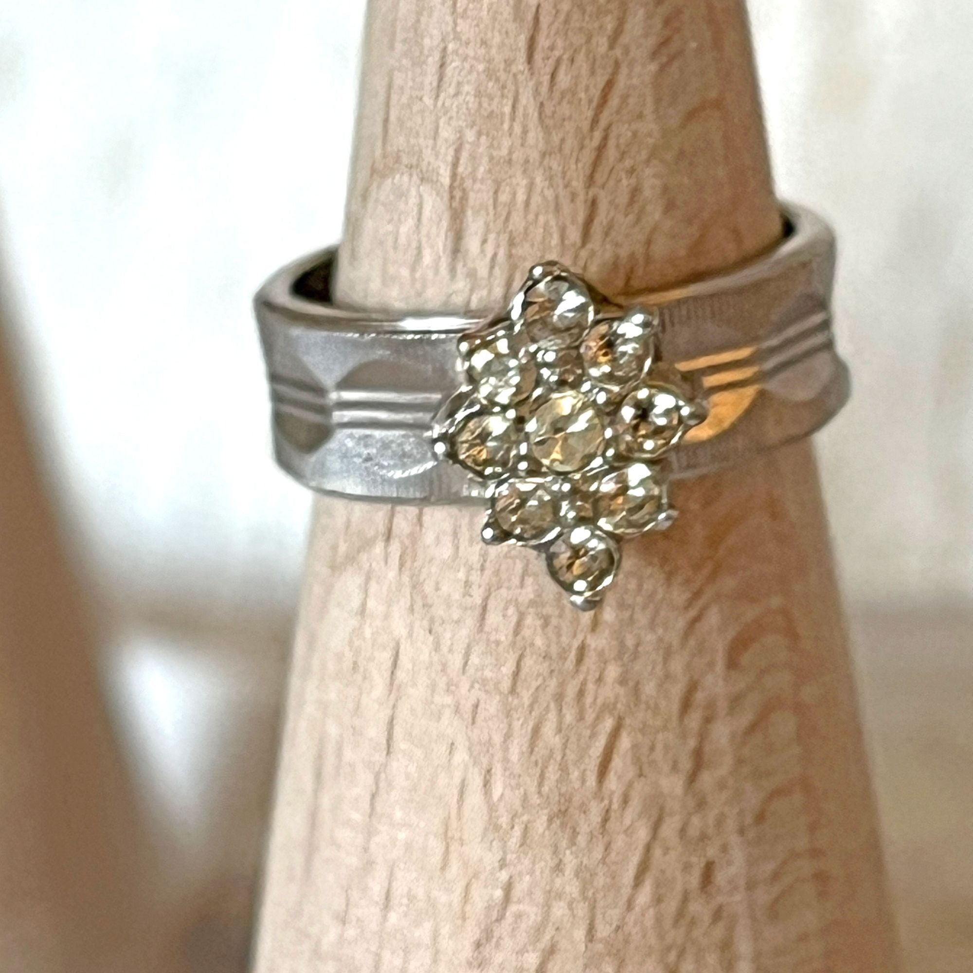 Unusual Vintage 18KT White Gold Plated Rhinestone Ring Size 7