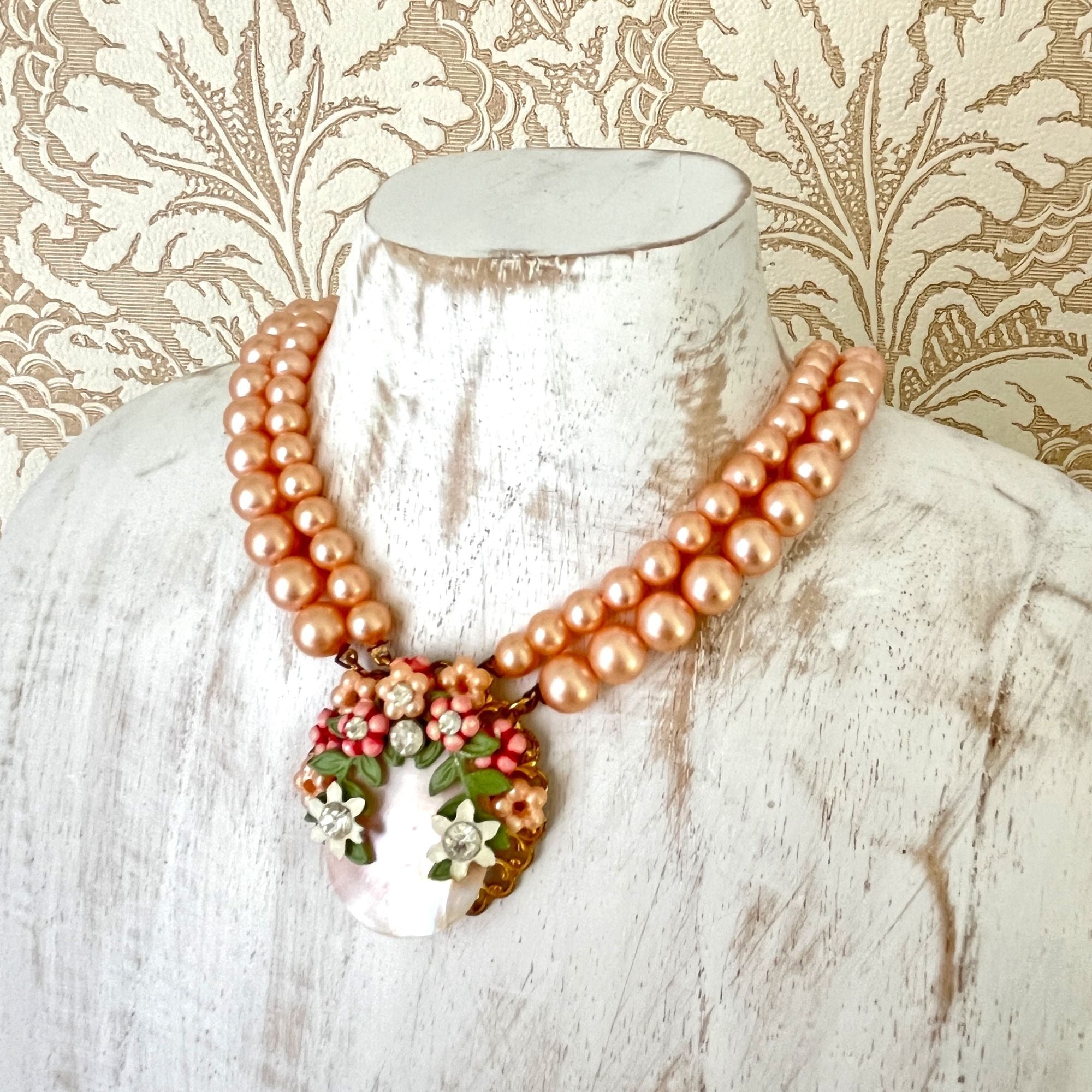 Pretty Vintage Ultra Romantic Pink Pearl and Mother of Pearl Necklace