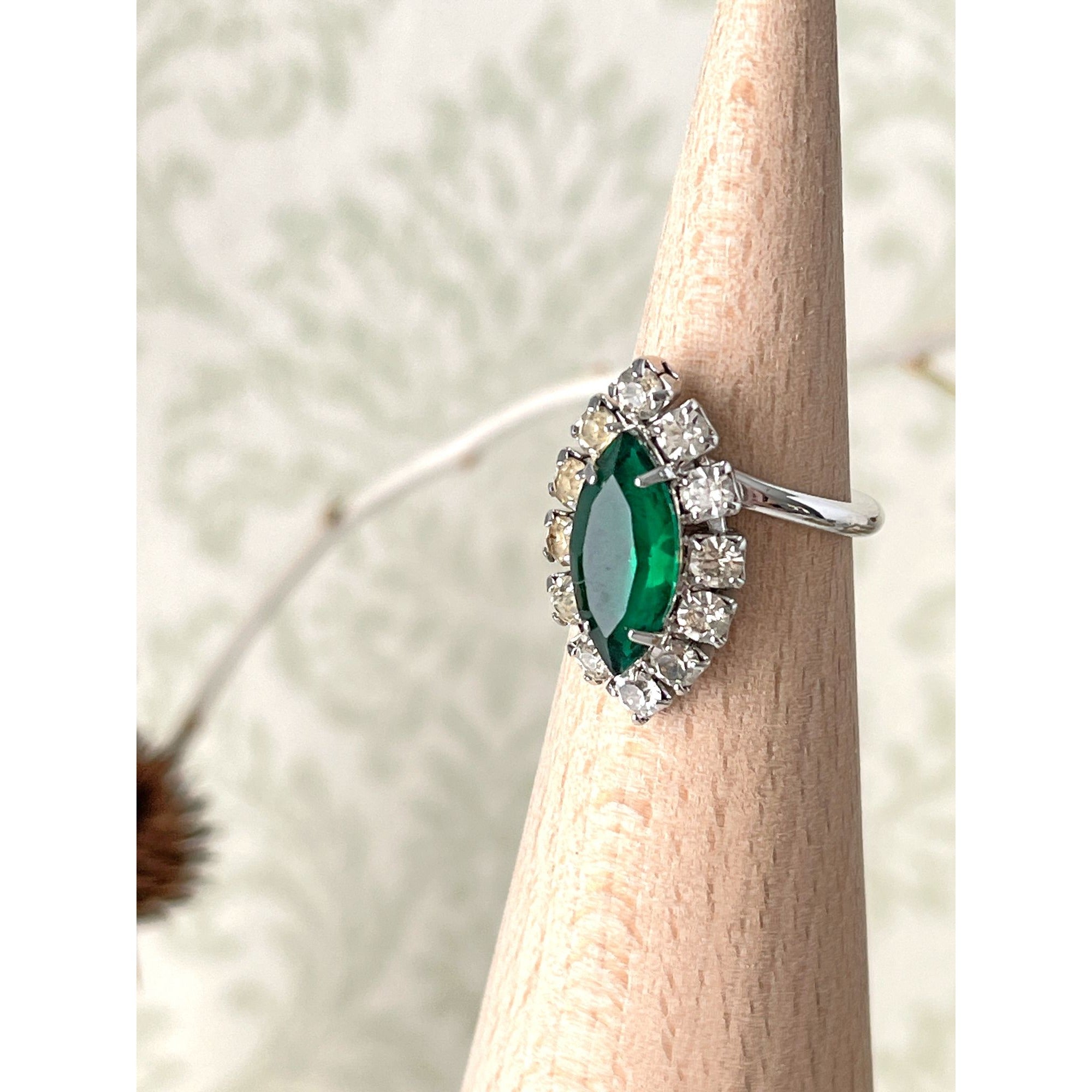 Super Pretty Vintage Emerald Green Marquise Rhinestone Ring Sarah Coventry 1950s