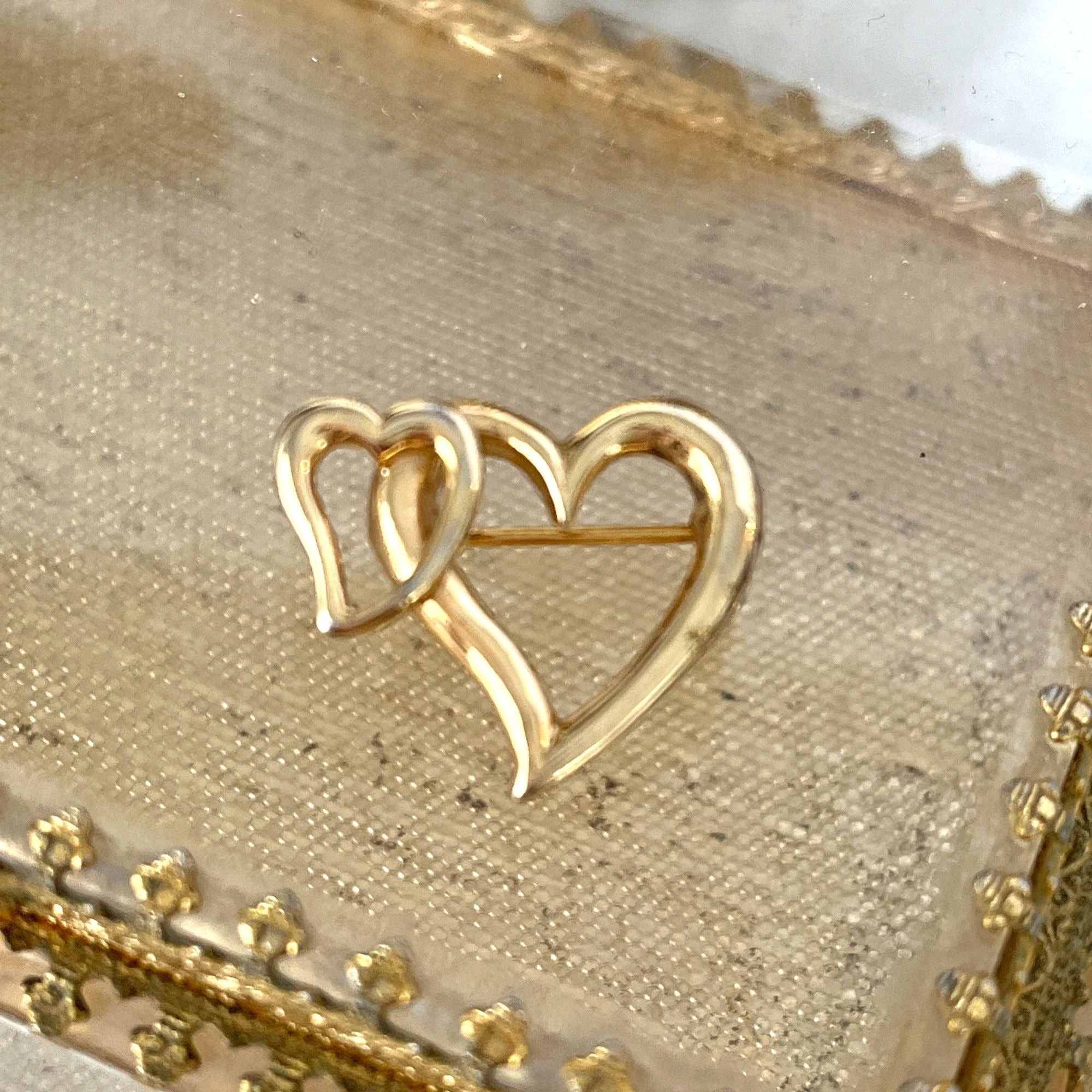 Vintage Double Intertwining Heart Brooch Pin Gold Tone