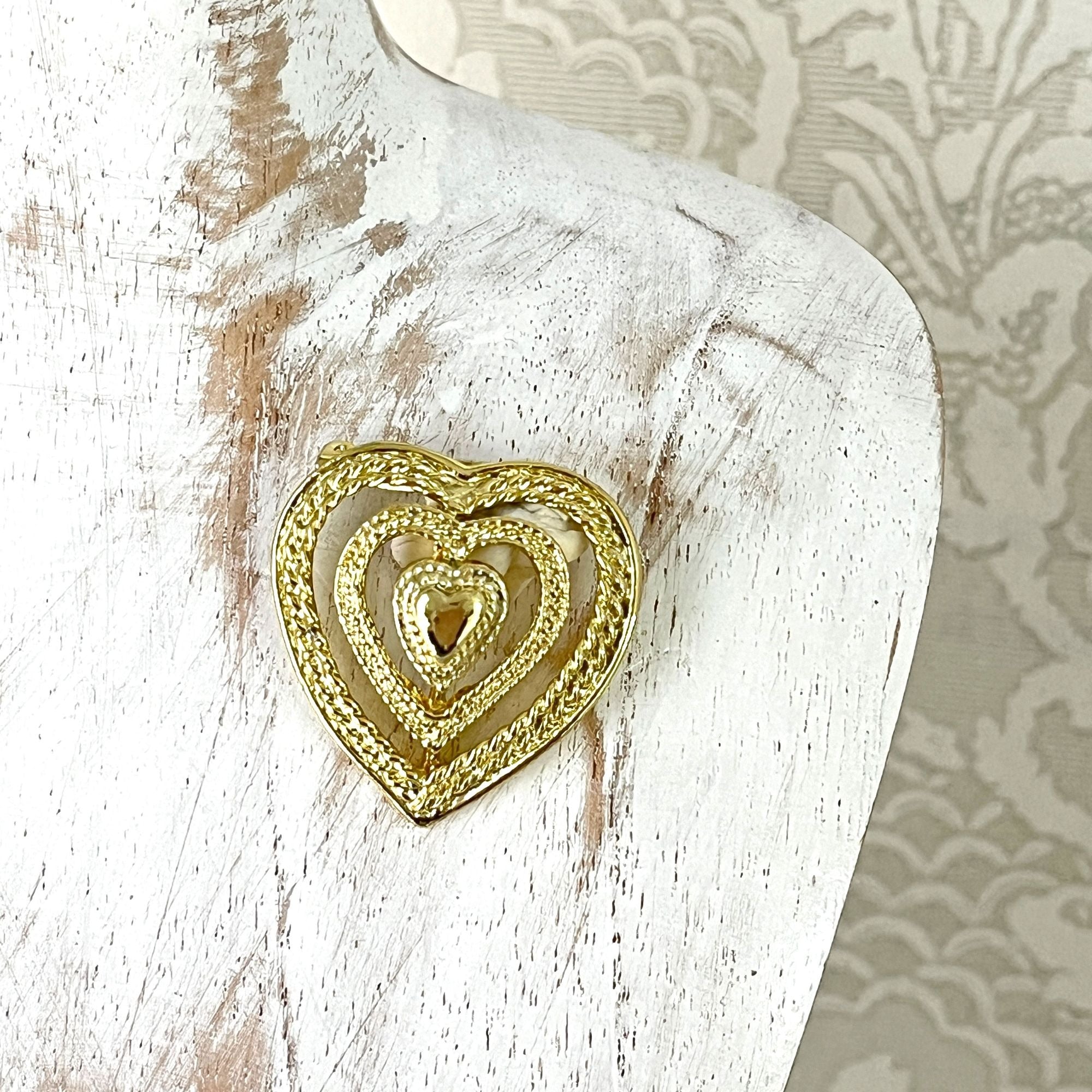 Pretty Vintage Gold Tone Heart Brooch Pin Signed Gerry's