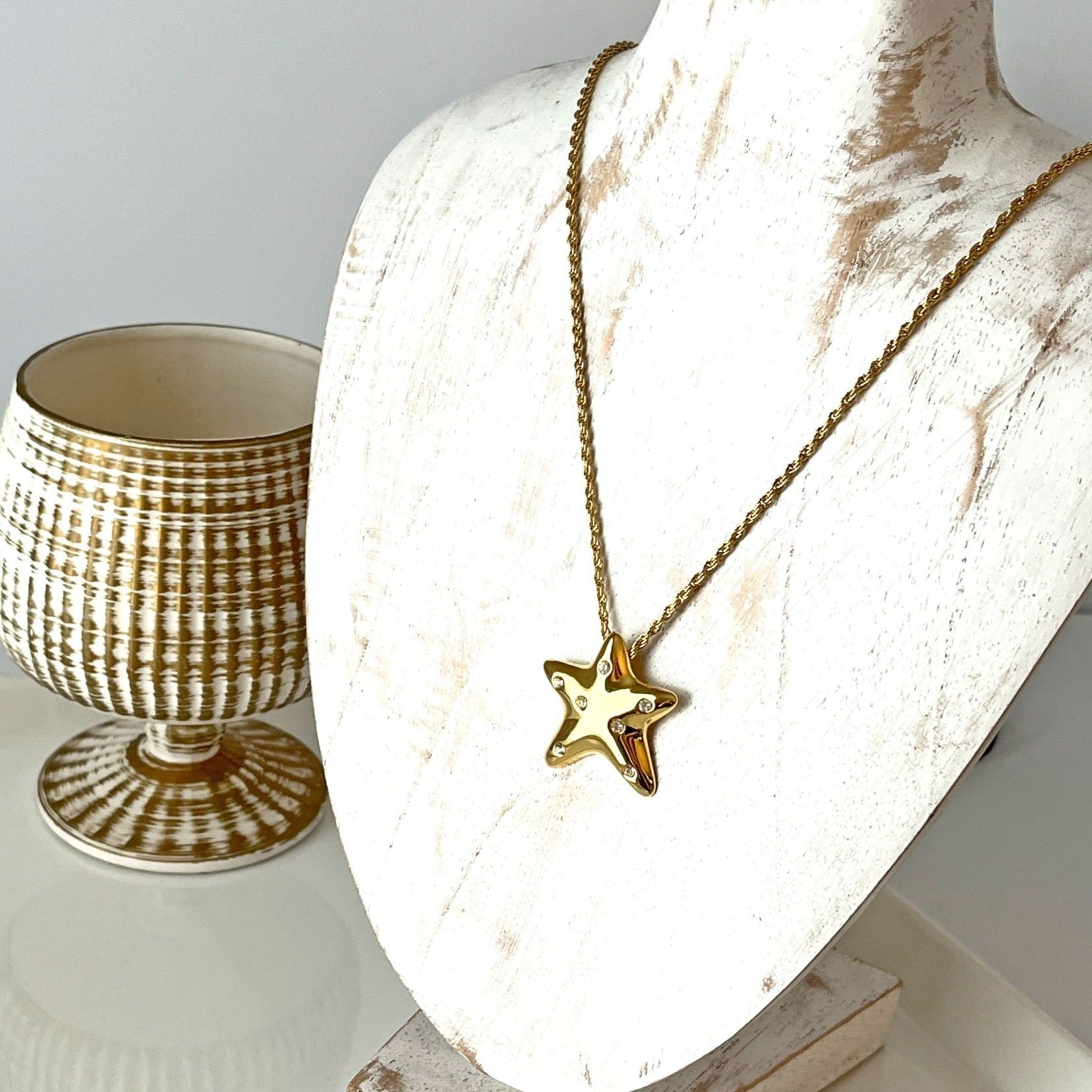 Vintage Gold Tone Star with Rhinestone Pendant Necklace