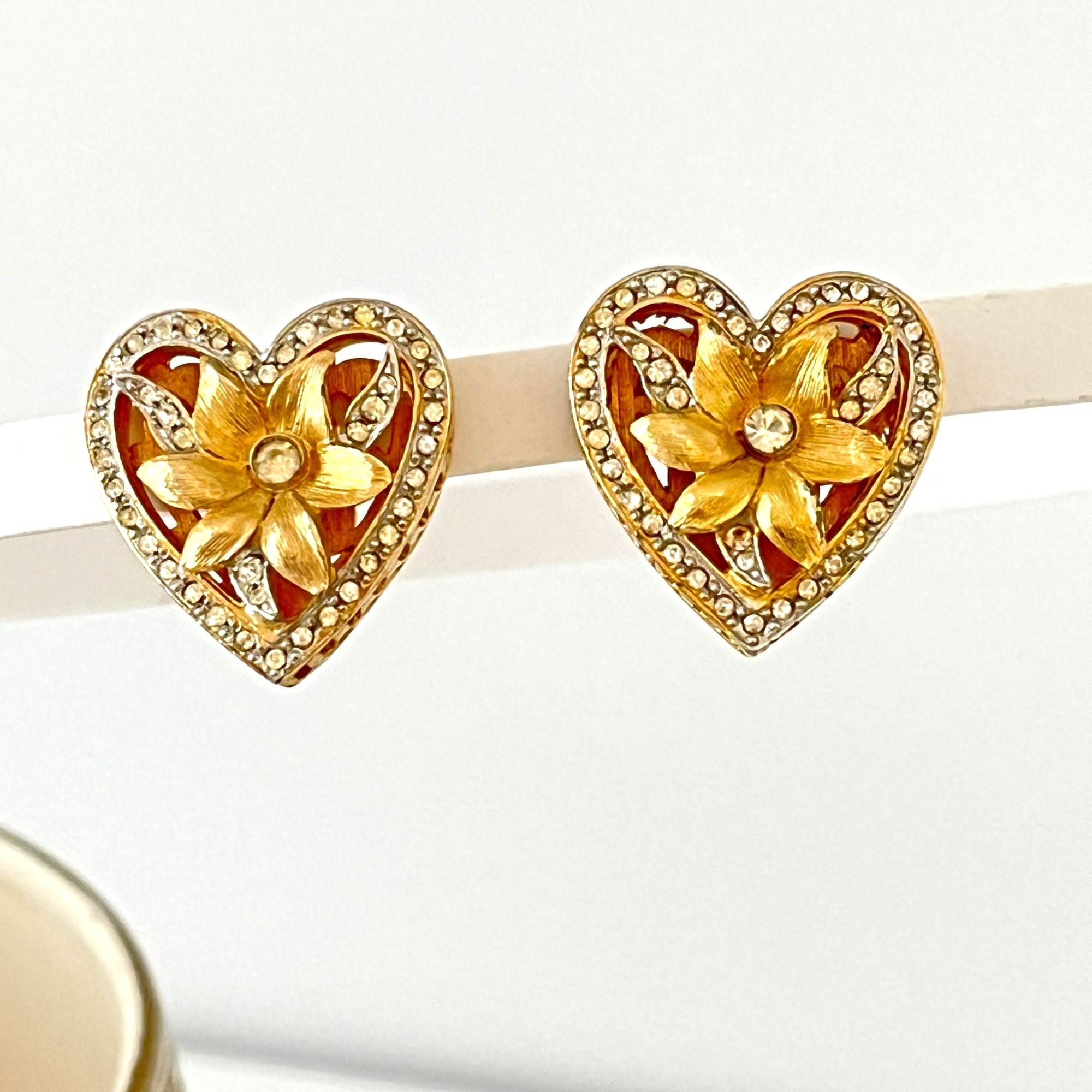 Gorgeous Vintage Floral Heart Clip On Gold Tone Rhinestone Earrings