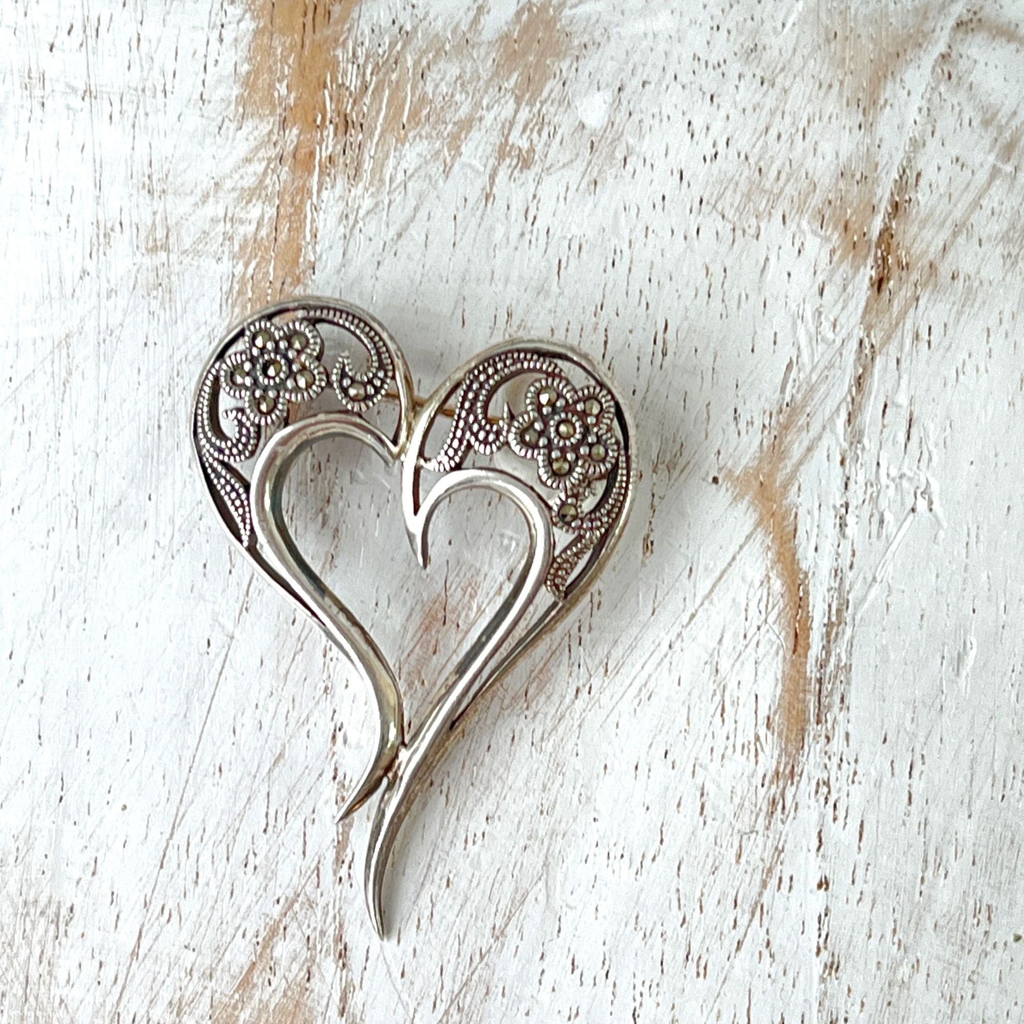 Pretty Ornate Vintage Sterling Silver Heart Brooch Pin Valentines