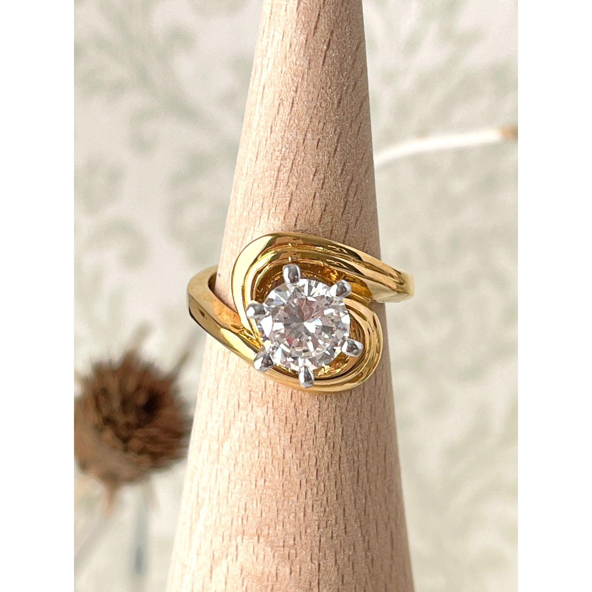 Beautiful Vintage Large 14KT Gold Plated Rhinestone Solitaire Size 9 Ring 1980s