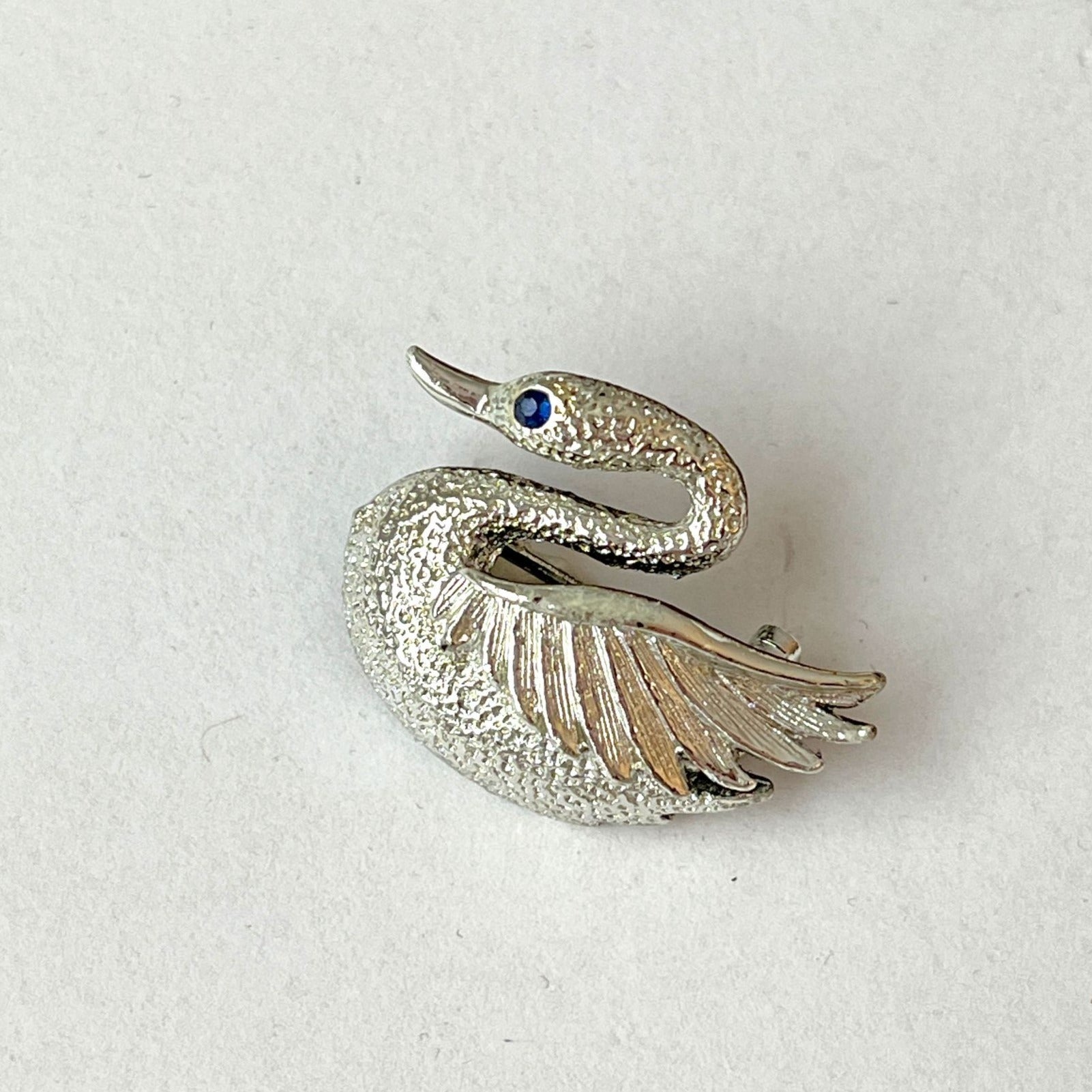 Pretty Vintage Gerrys Silver Tone Swan Bird Brooch Pin