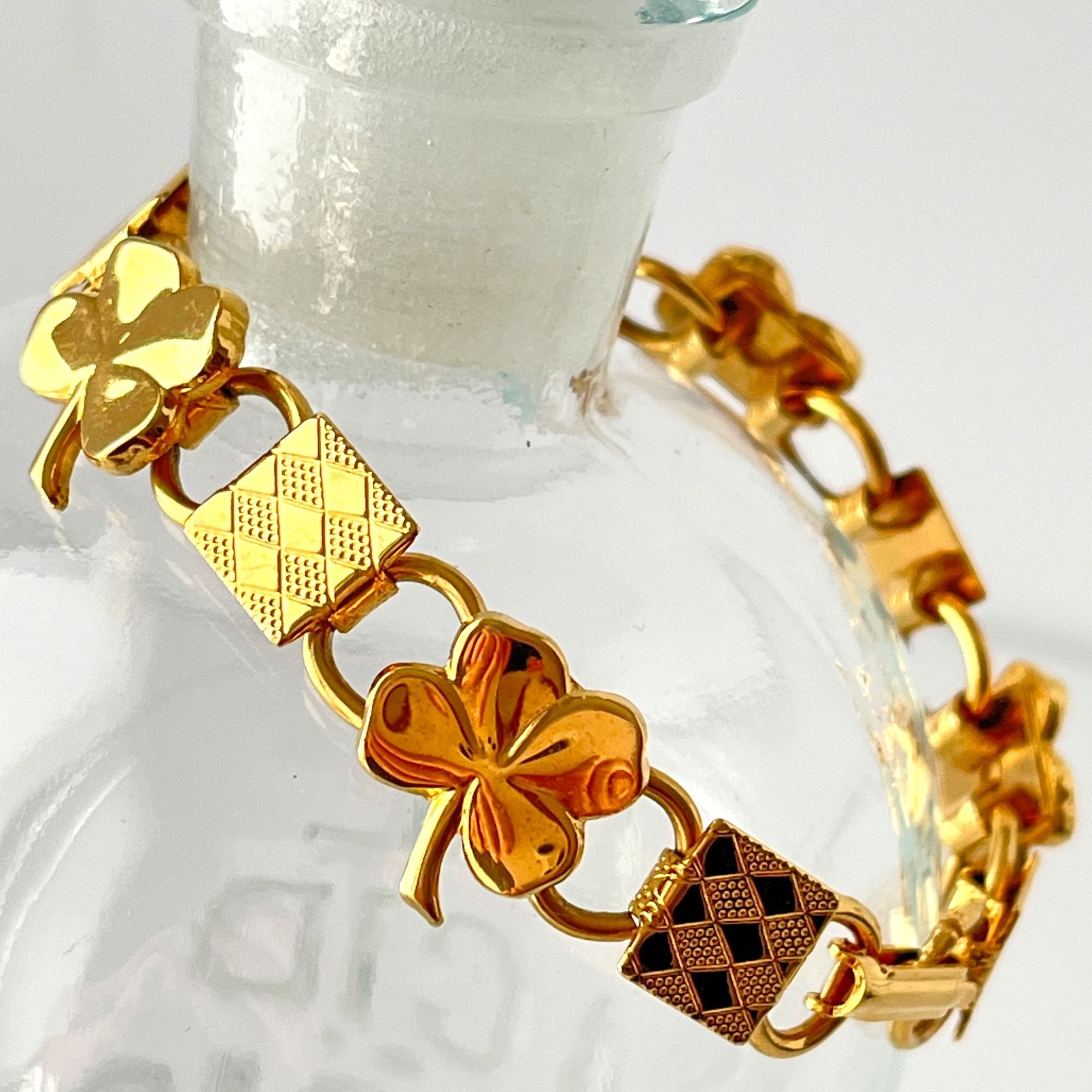 Cute Vintage Shamrock St. Patrick's Irish Four Leaf Clover Bracelet