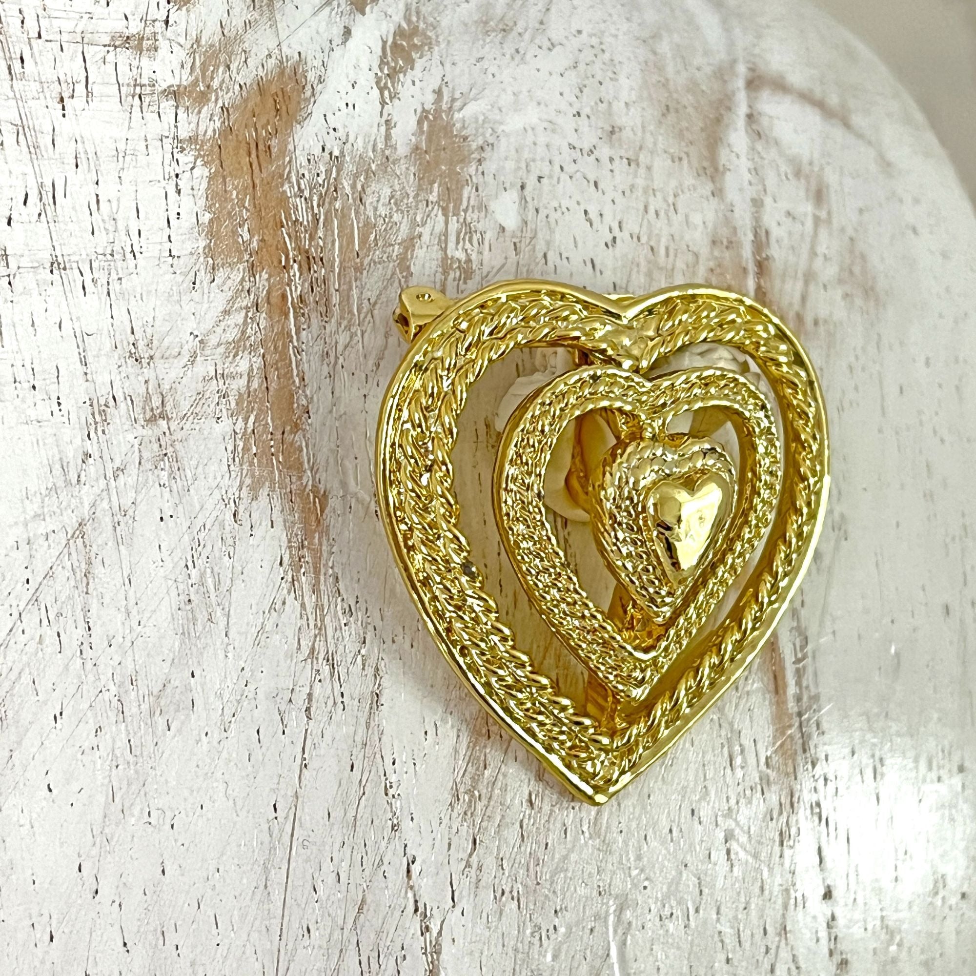 Pretty Vintage Gold Tone Heart Brooch Pin Signed Gerry's