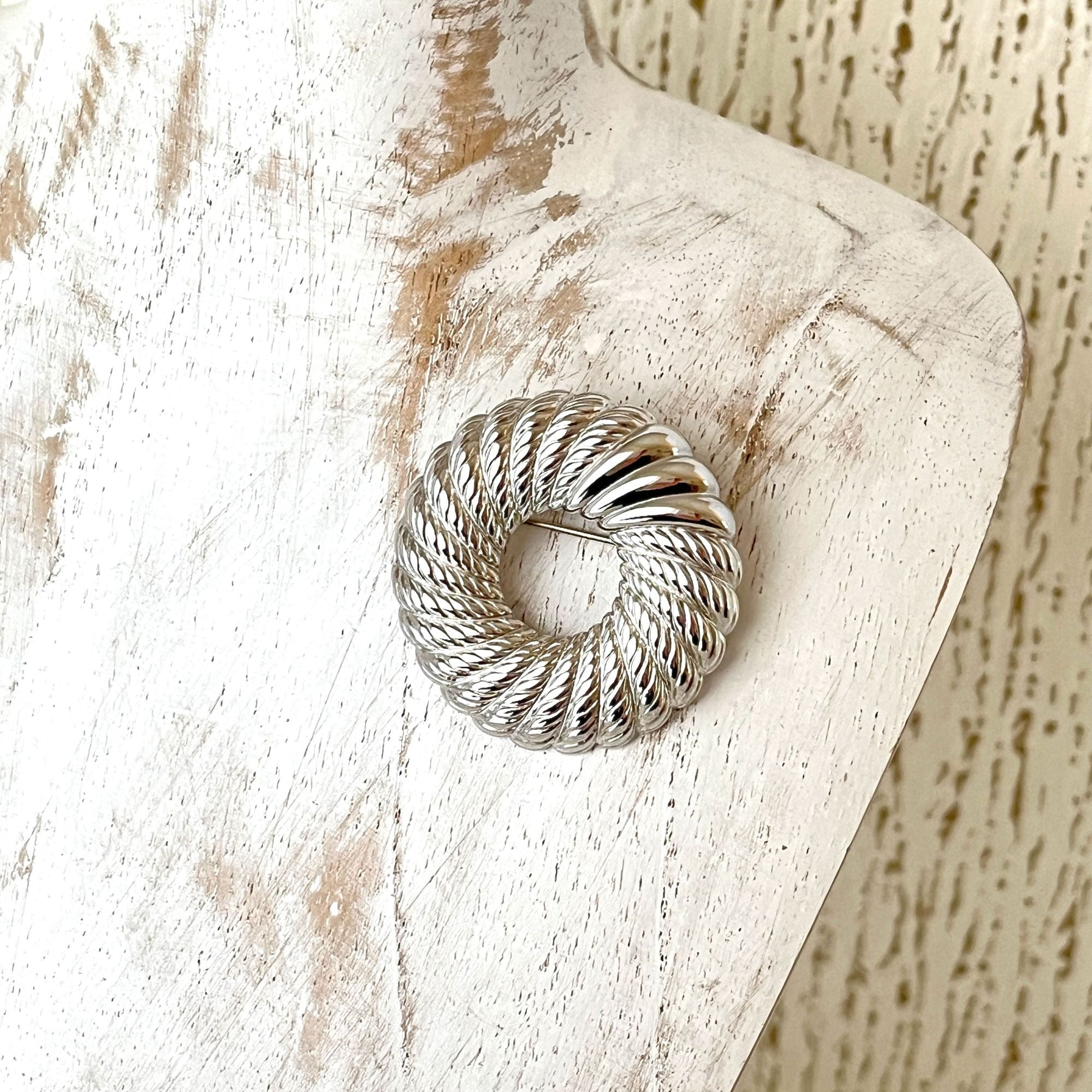 Simple Vintage Monet Wreath Brooch Pin