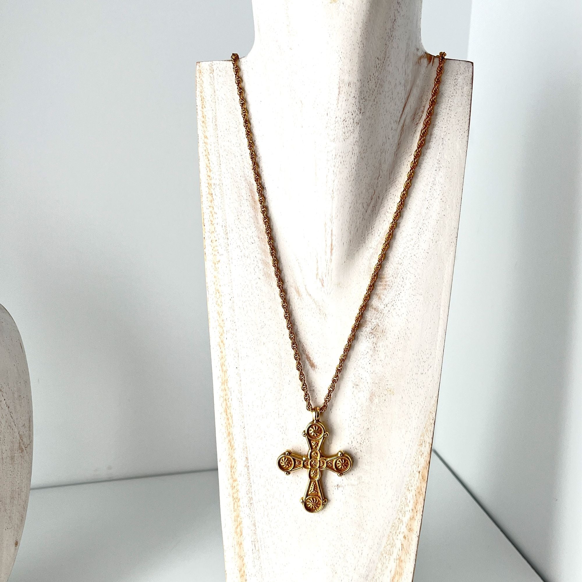 Pretty Metropolitan Museum of Art Byzantine Gold Tone Cross