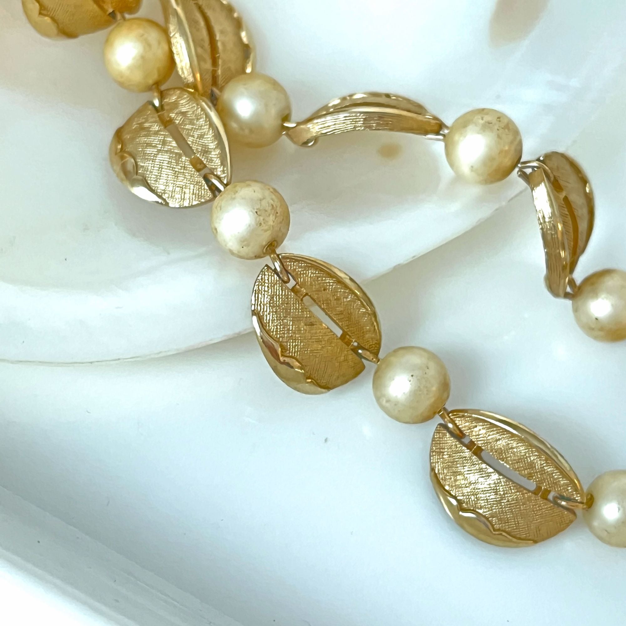 Vintage Pearl and Textured Gold Tone Necklace Like Lisner